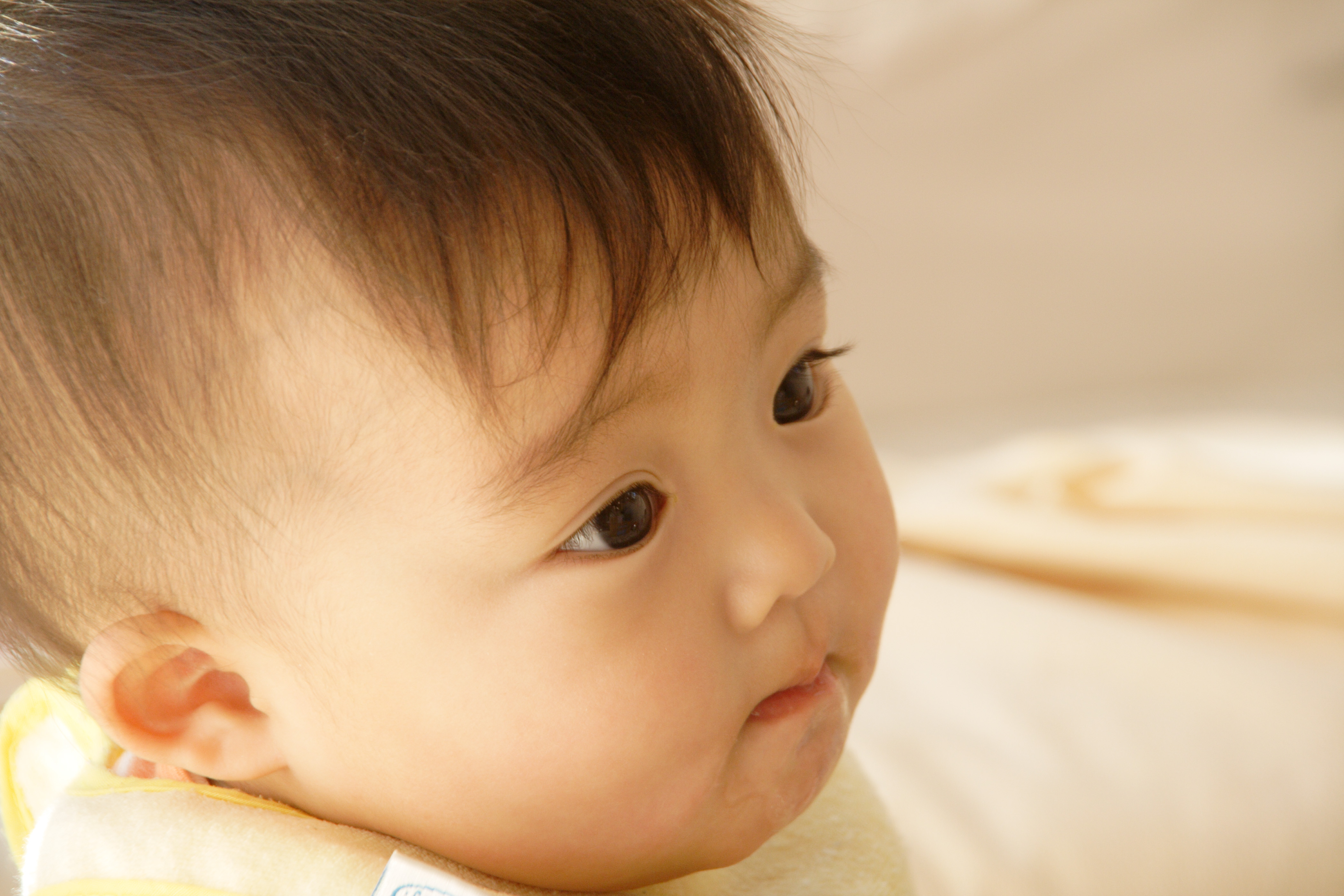 赤ちゃんの耳が臭い原因は 思いがけない病気の可能性も いくかつ