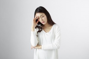 疲れ果てる女性